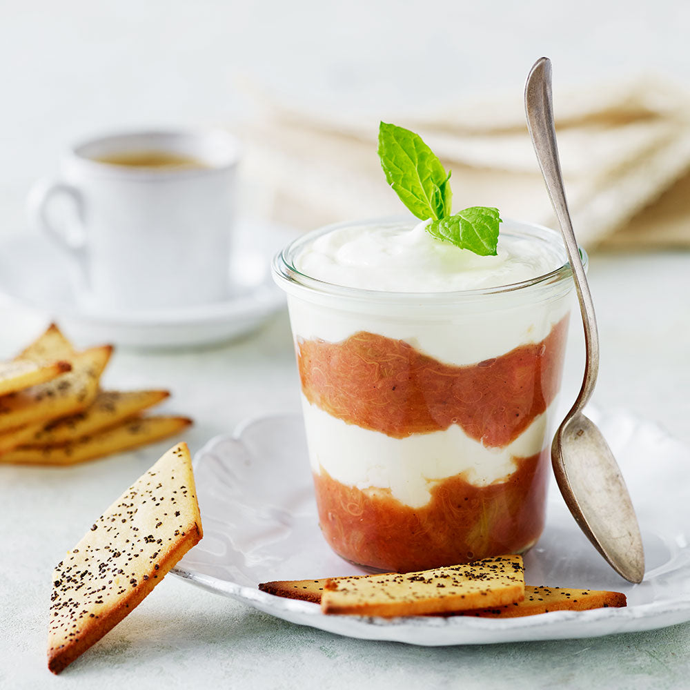 Rabarbrakompott med marsipanchips